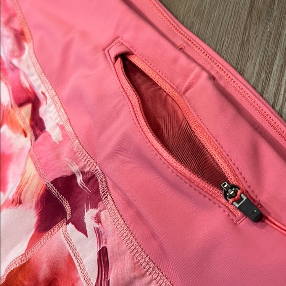 Athleta Run With It Pink and Red Patterned Athletic Running Shorts Size Large - Picture 15 of 15